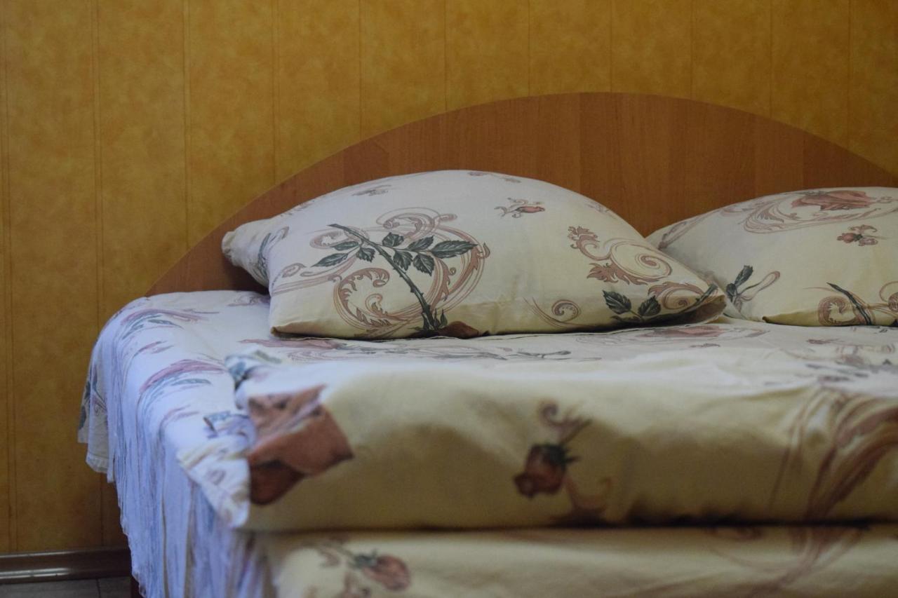 Constancia Hotel Камианец-Подилский Екстериор снимка